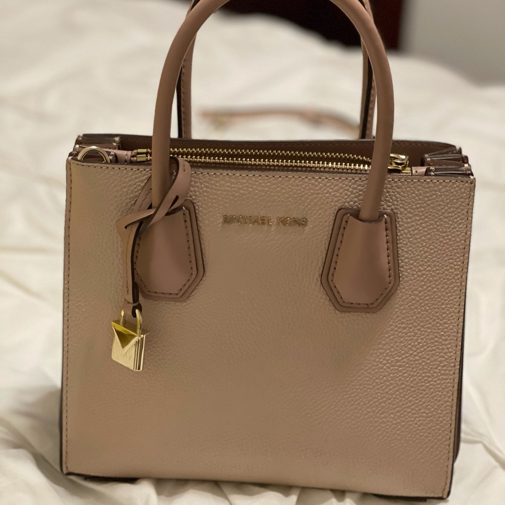 Medium Michael Kors Bag ... it has handles or a strap can be attached.
